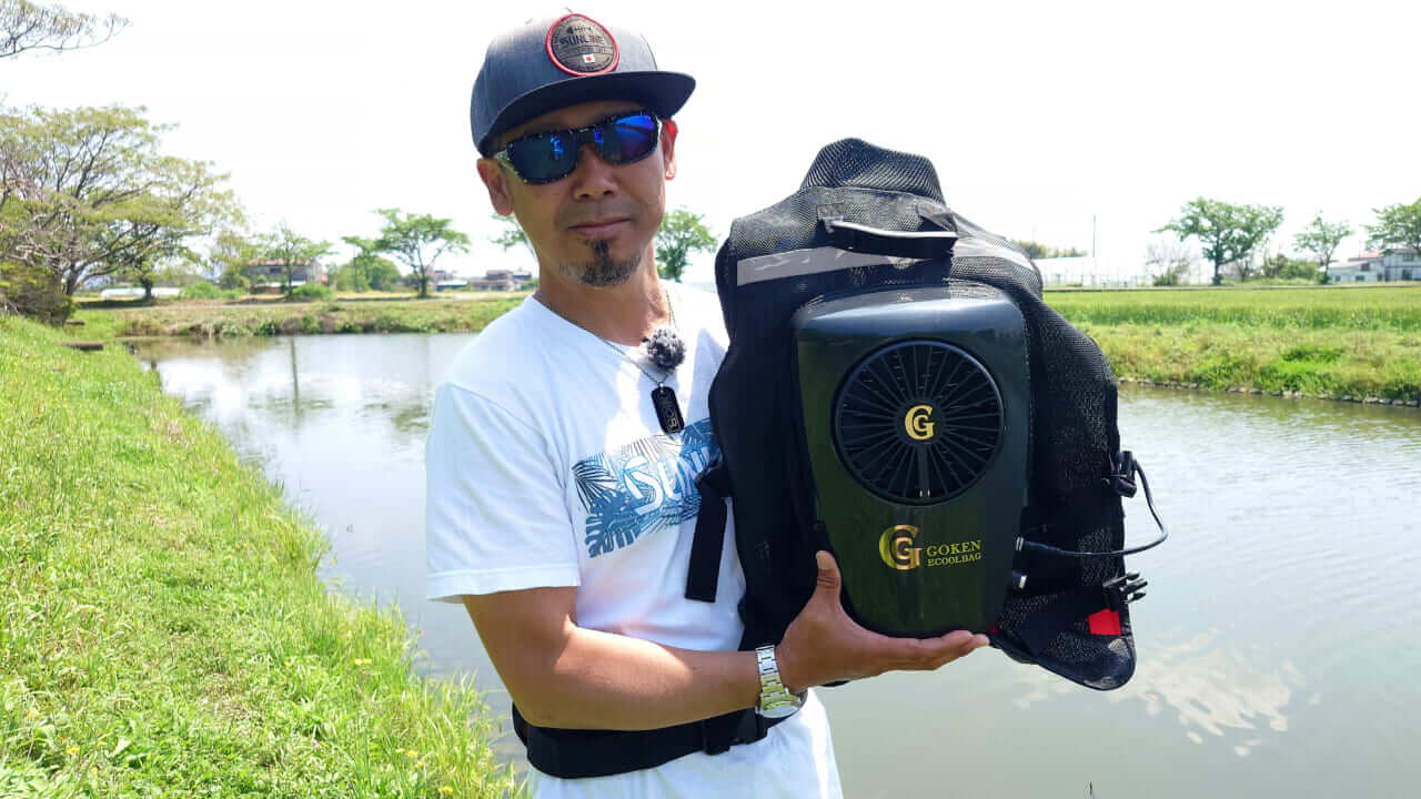 クールバッグ|剛建築×伊豫部健|過酷な猛暑を乗り切る“着る超小型エアコン”=冷媒服「クールバッグ」で酷暑の釣行をクールに!