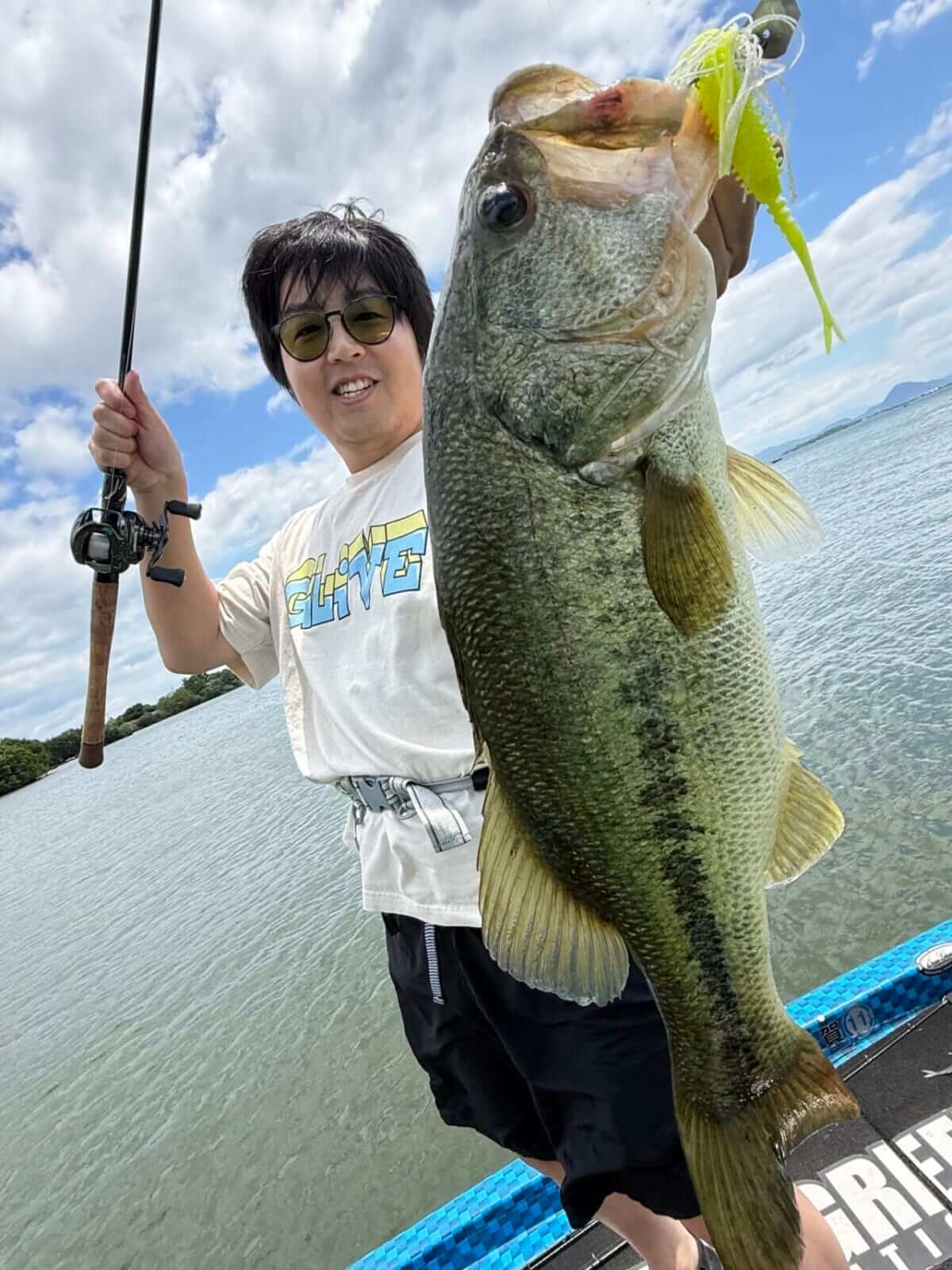 ｜ウィード攻略が鍵！エビモ成長期のサーフェス戦略とスピナーベイトの使い分けとは？【大西健太のOKレポート】