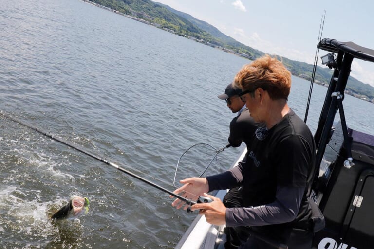 奥田学｜シマノ｜ルアーが切り拓くタフコンディション! シマノ「Btスラプター」海水チューンと奥田学のビッグベイト戦略〈ルアーマガジン9月号〉