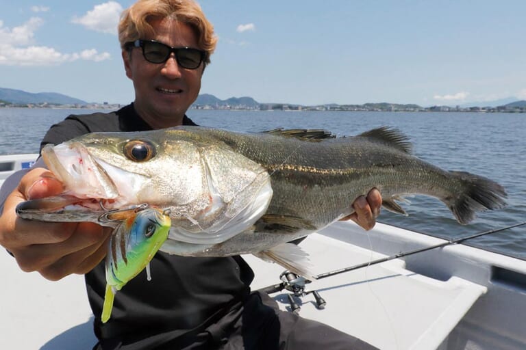 ルアーが切り拓くタフコンディション! シマノ「Btスラプター」海水チューンと奥田学のビッグベイト戦略〈ルアーマガジン9月号〉