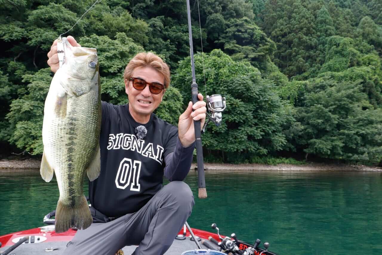 ｜「サイズは選べません（笑）」話題の激釣れルアーがまたも炸裂。使い方とフォローで入れた『ニャン』とは一体？
