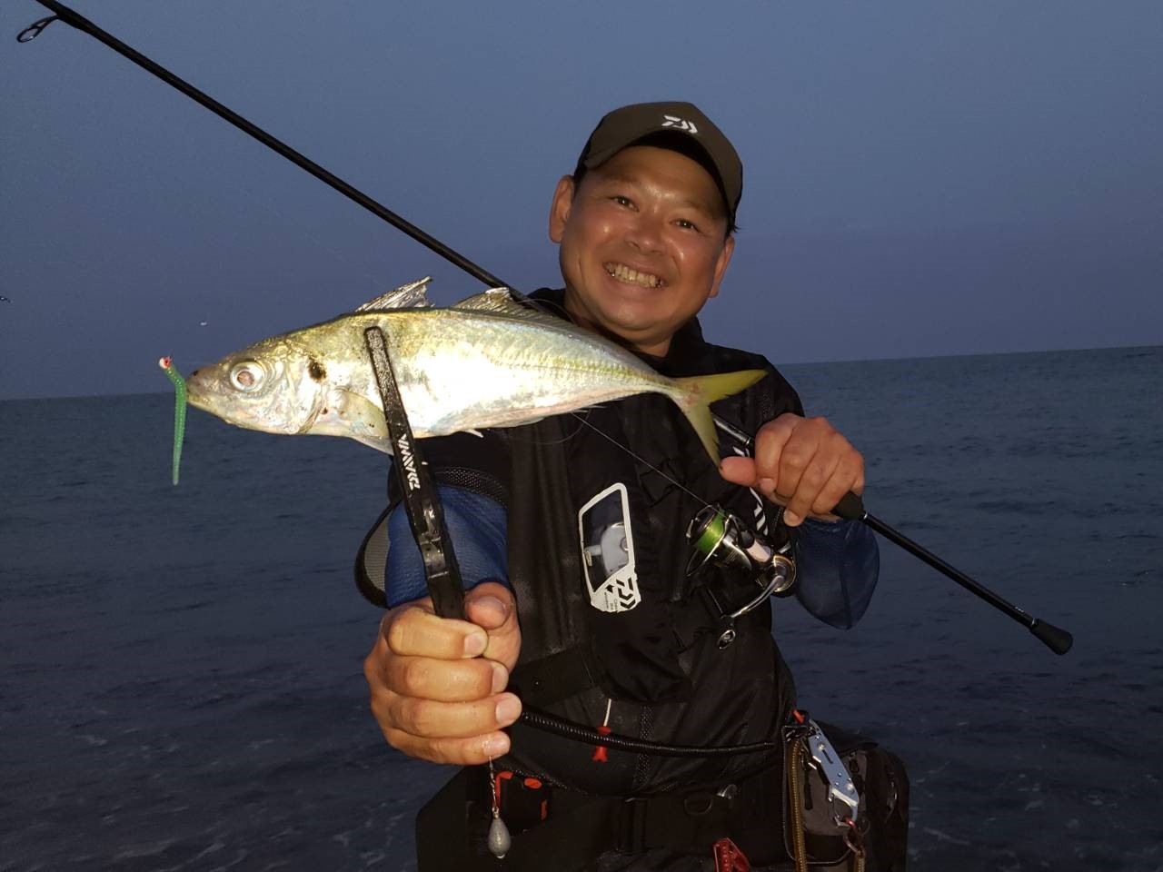 ｜【全部尺超え！？】遠州サーフのアジングが熱すぎる！39センチを仕留めたDAIWA新素材ワームの実力【今日もいいチョーシ】