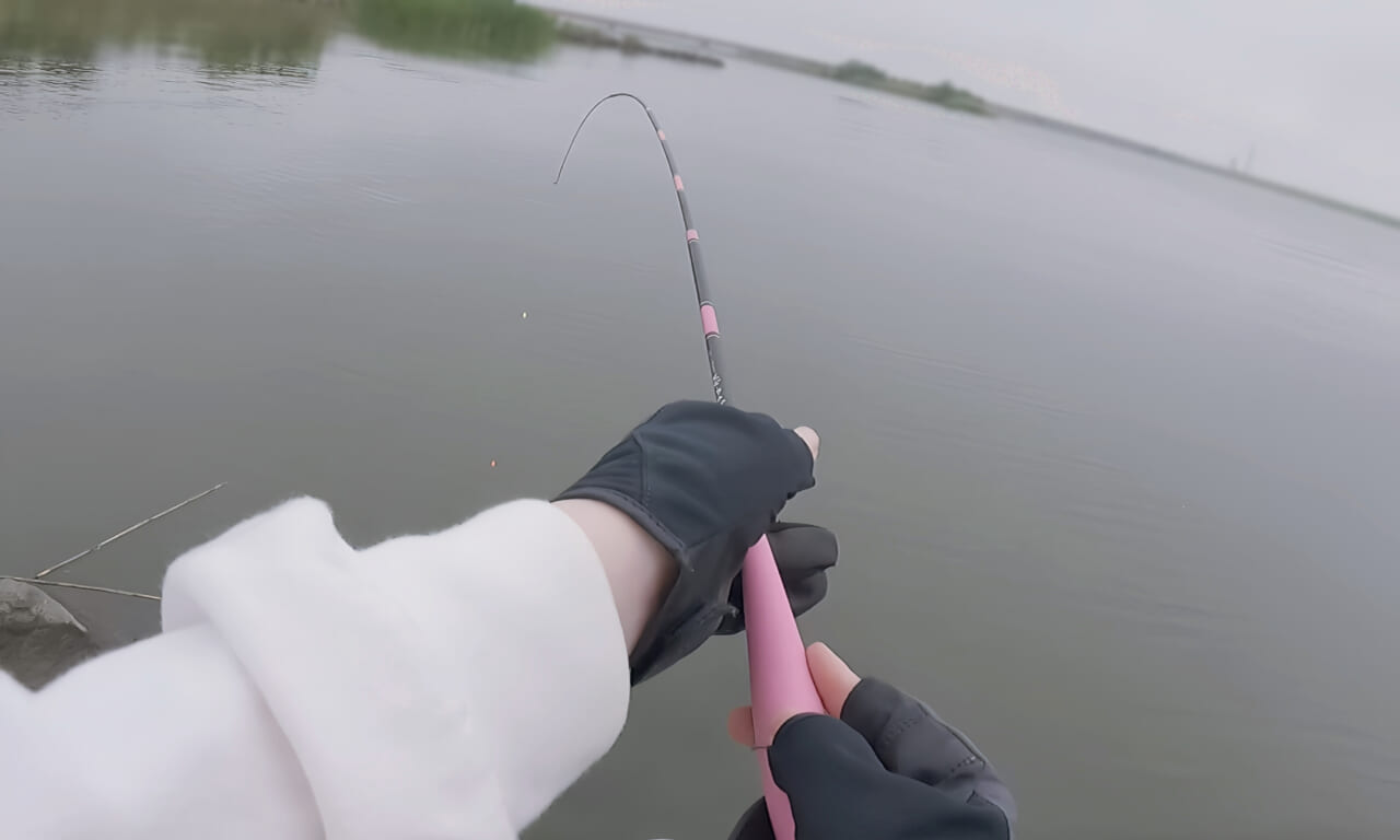 ｜美女が手料理を作りたい。釣った魚で作る料理は絶品だった。