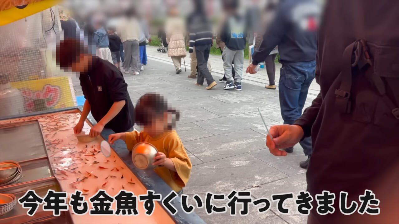 |「大きさ、全然違うやん」金魚を『田んぼ』で育てた結果。“700万回”以上再生された実験動画がスゴすぎる。