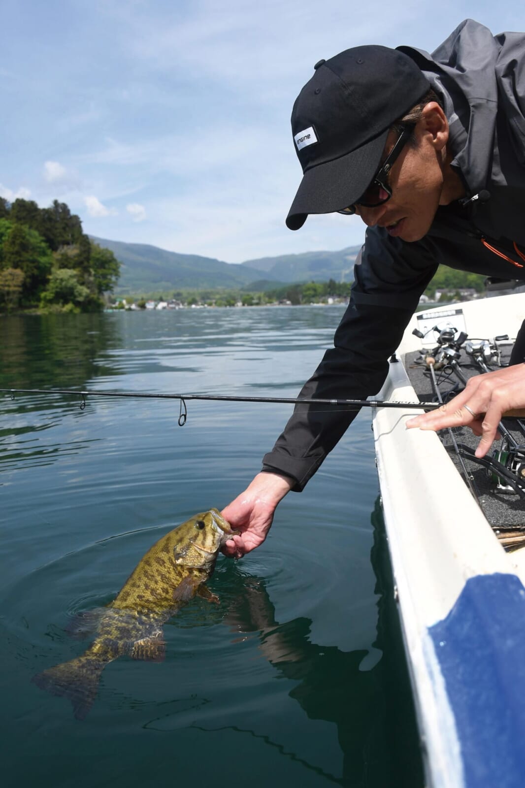 ｜野尻湖を制する「水面下5cm」のエラストマー戦略。房総の達人・羽生和人が魅せるスモールマウス攻略と進化するワームテクノロジー