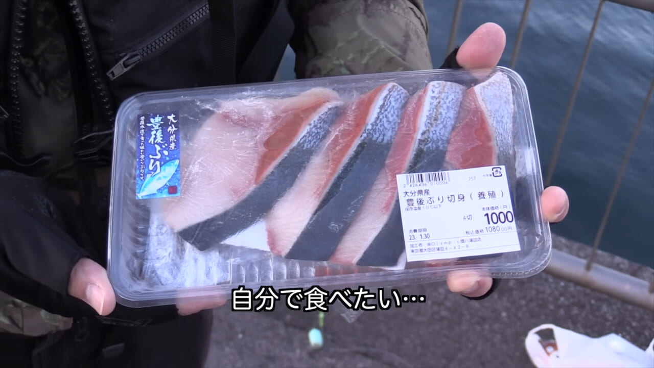｜「マジかよ。やばすぎ」「危険すぎる…」サメに噛まれるとどうなるのか身をもって検証したYouTuberがやばすぎた…