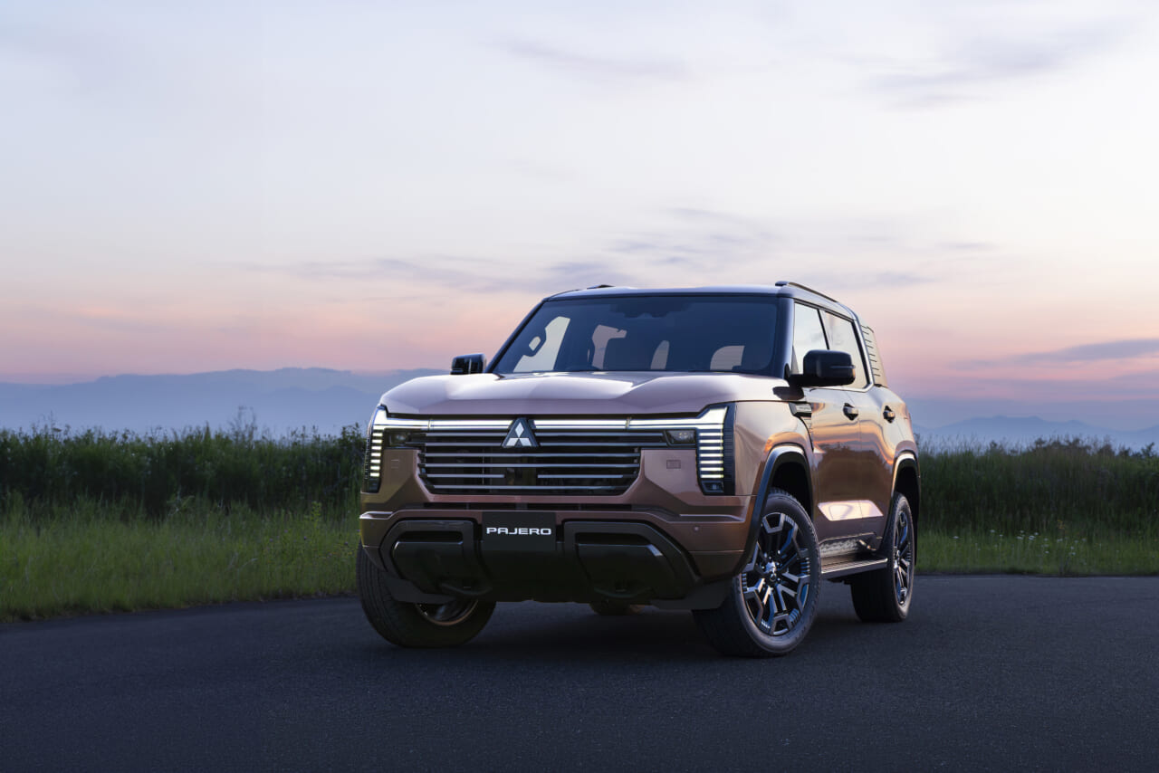 ｜「キター!!」「待ってました」待望の『三菱SUV』が世界初公開。最上級のエクステリアと内装を採用。大注目の『4WD』機能とは？