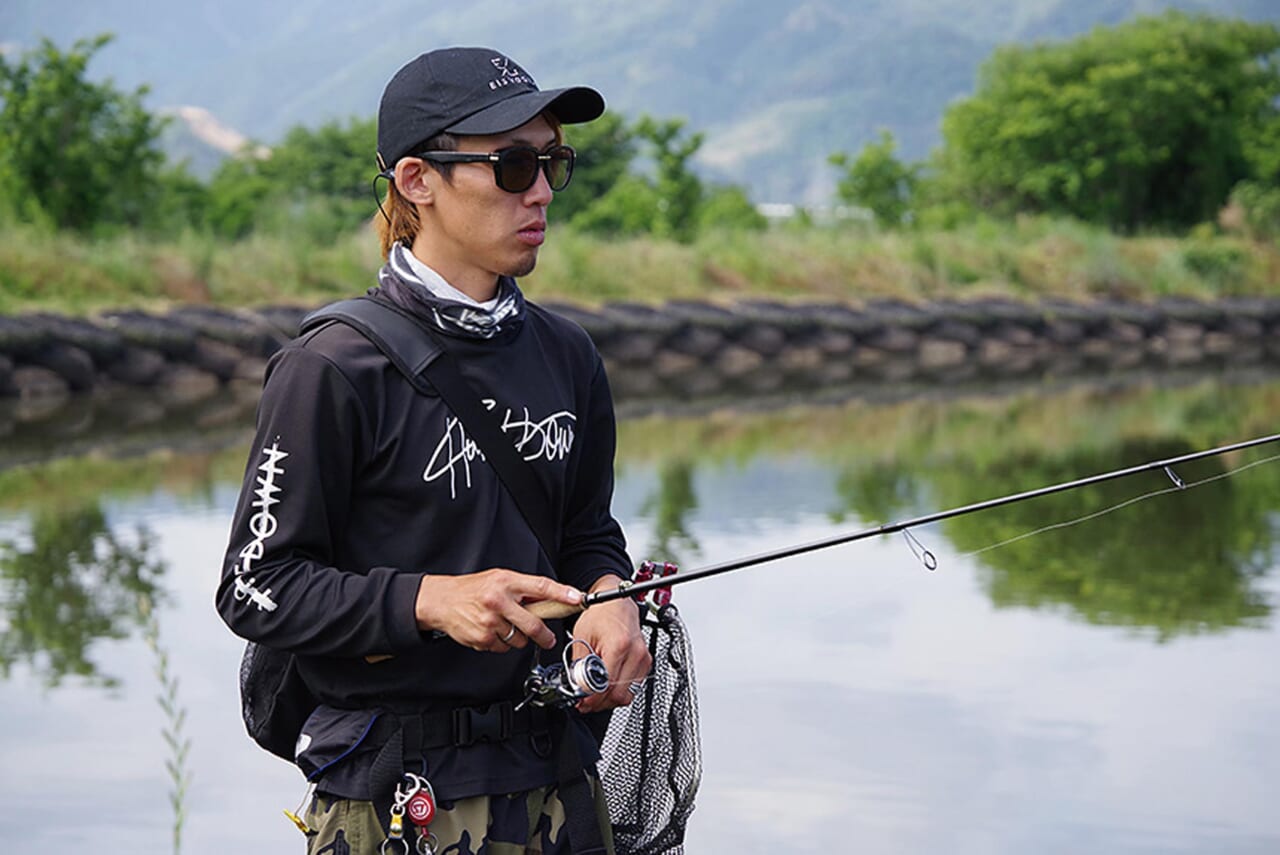|ハイプレッシャー五三川を制する「マッチ・ザ・ベイト」攻略法。アイスフォーゲル・伊藤晟冴が解き明かすマイクロベイト論とシンプル思考。