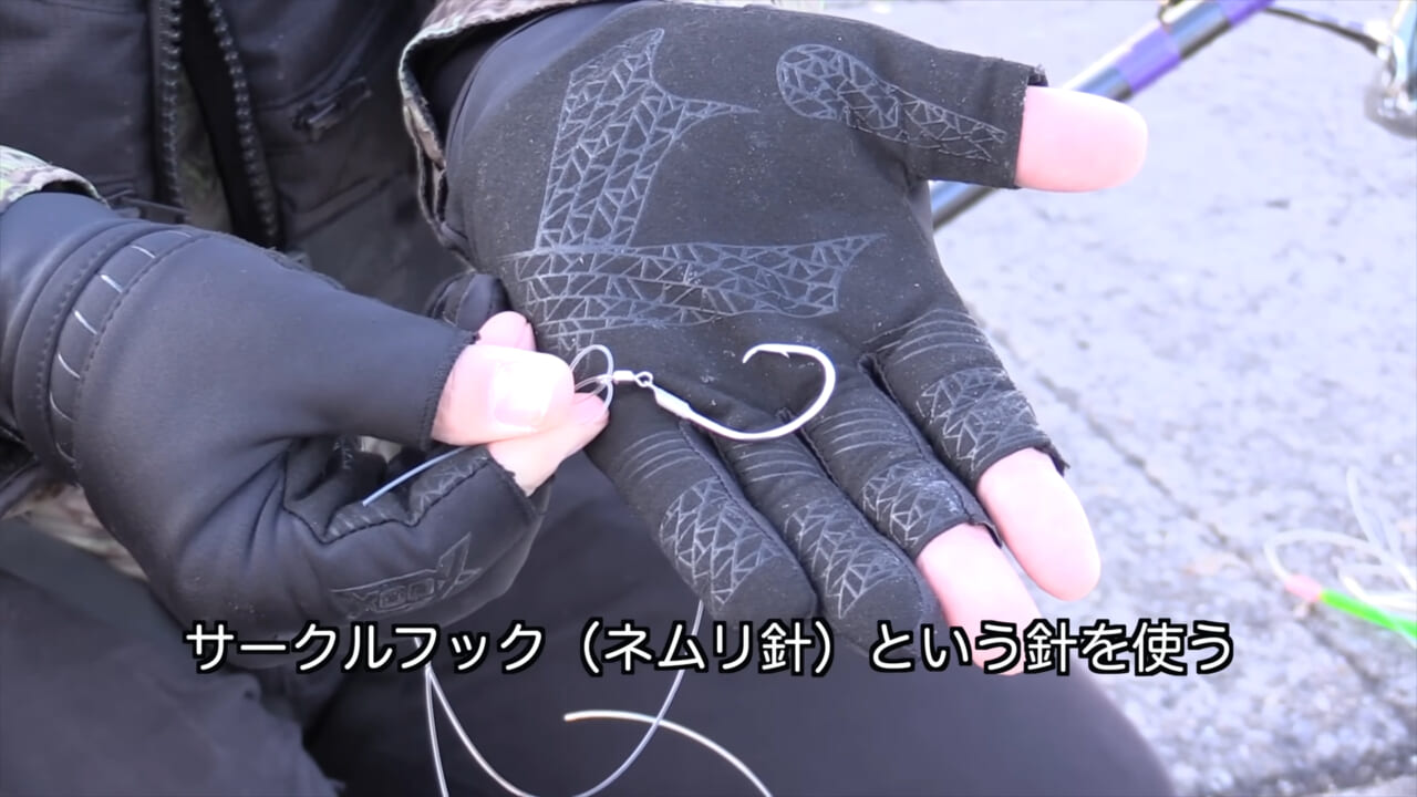 ｜「マジかよ。やばすぎ」「危険すぎる…」サメに噛まれるとどうなるのか身をもって検証したYouTuberがやばすぎた…