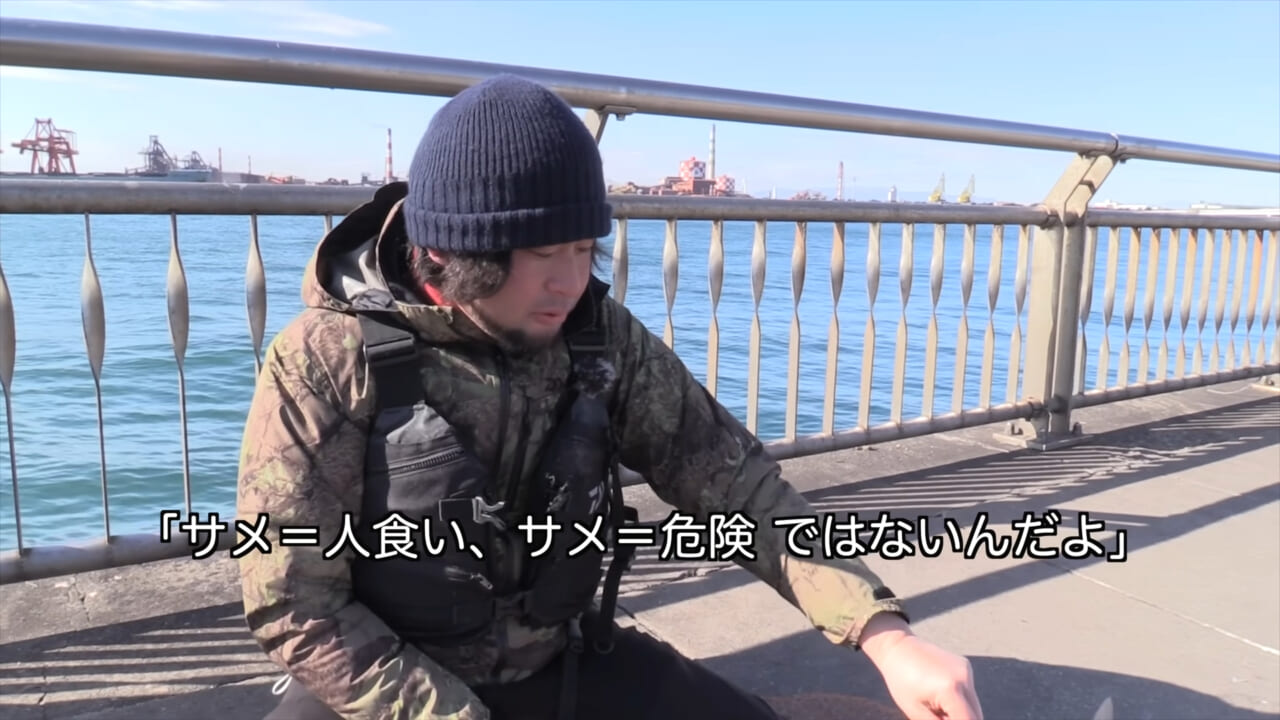 ｜「マジかよ。やばすぎ」「危険すぎる…」サメに噛まれるとどうなるのか身をもって検証したYouTuberがやばすぎた…