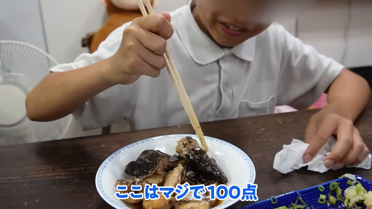 ｜「嚙まれたらエグれる…」「アレの匂い」海のプールに取り残された『モンスター』を捕獲。実際に食べてみた結果。