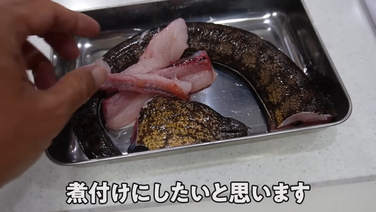 |「嚙まれたらエグれる…」「アレの匂い」海のプールに取り残された『モンスター』を捕獲。実際に食べてみた結果。