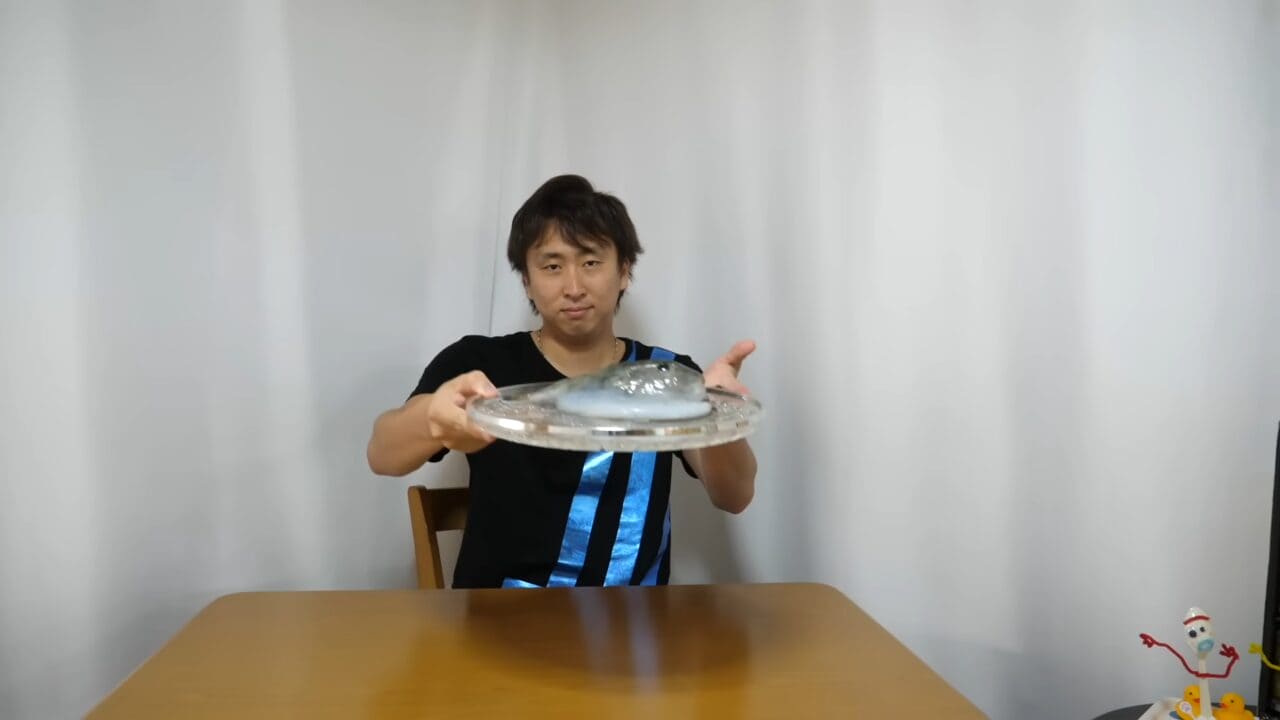 ｜「うわぁー！」全身『水』のフグを割ってみた。出てきた中身に撮影者も驚愕。「こんなの食べてるんだ」「クサい」