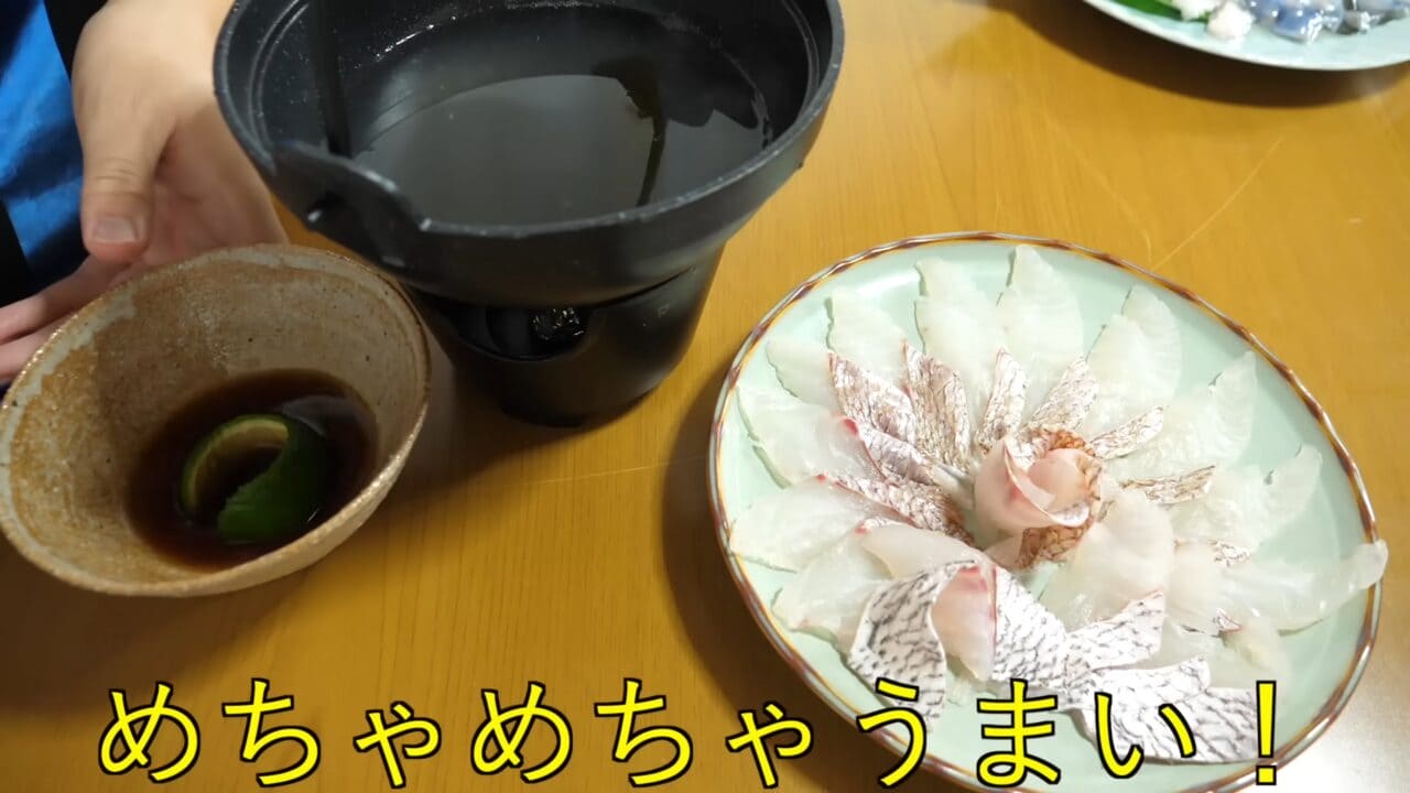 ｜「うわぁー！」全身『水』のフグを割ってみた。出てきた中身に撮影者も驚愕。「こんなの食べてるんだ」「クサい」