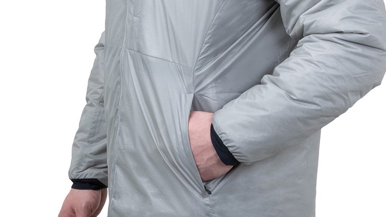 エアロカプセル搭載で圧巻の保温力。シマノから登場するジャケットが過酷な冬の釣りシーンでも快適な暖かさと動きやすさを実現。