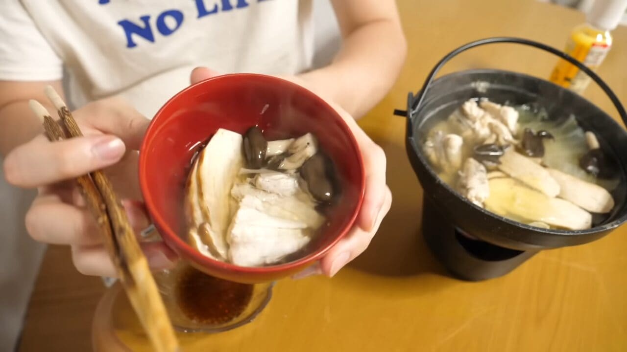 ｜「かわいすぎて笑った」まな板に並べられた『謎のボール魚』を解体。パンパンに詰まった体から出てきた中身が…。