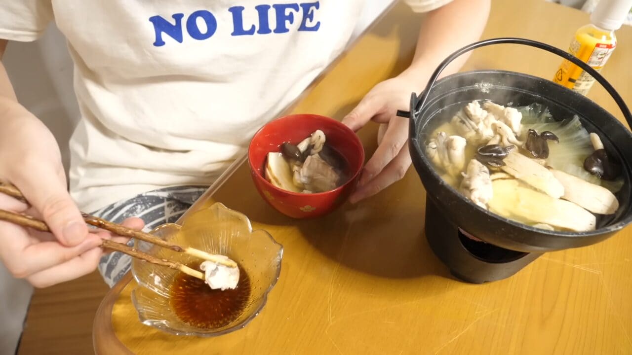 ｜「かわいすぎて笑った」まな板に並べられた『謎のボール魚』を解体。パンパンに詰まった体から出てきた中身が…。