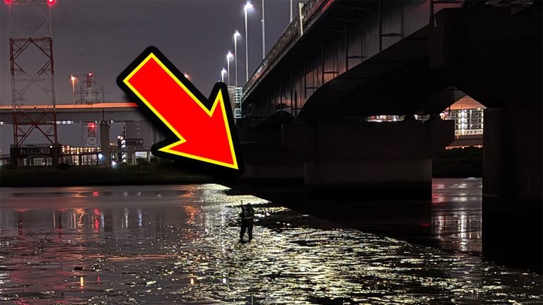 「荒川がやばい」「今すぐに移動してください」雨続きの東京河川で異変。いったい釣り場で何が起きている？