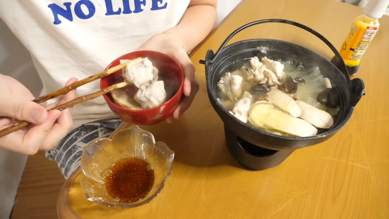 ｜「かわいすぎて笑った」まな板に並べられた『謎のボール魚』を解体。パンパンに詰まった体から出てきた中身が…。