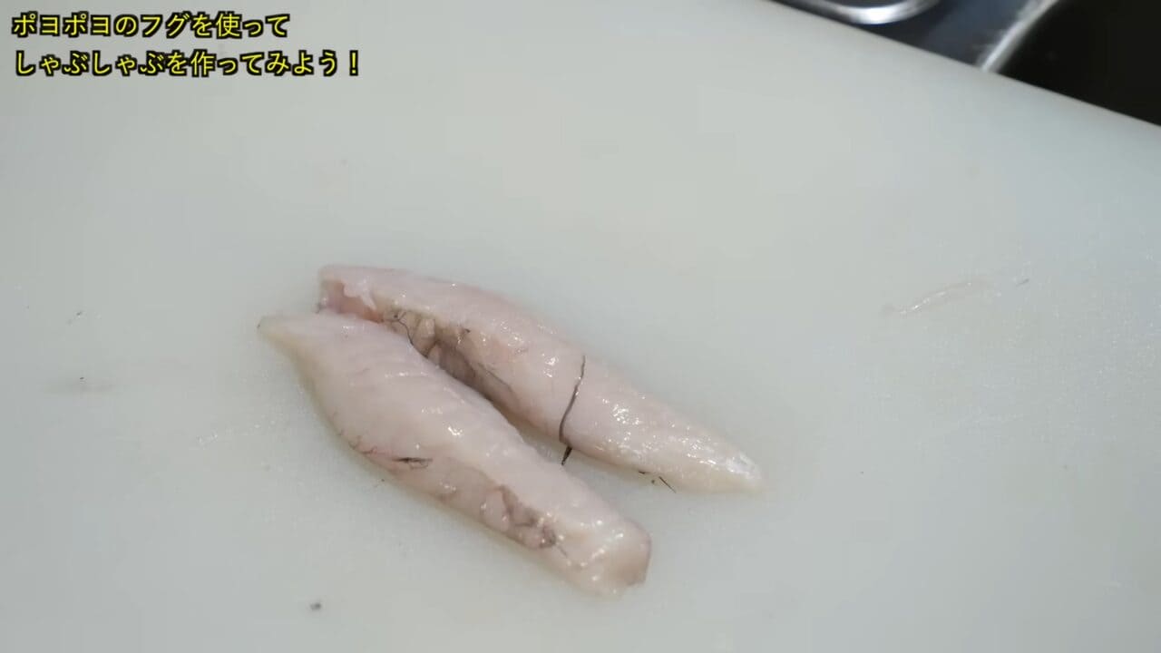 ｜「うわぁー！」全身『水』のフグを割ってみた。出てきた中身に撮影者も驚愕。「こんなの食べてるんだ」「クサい」