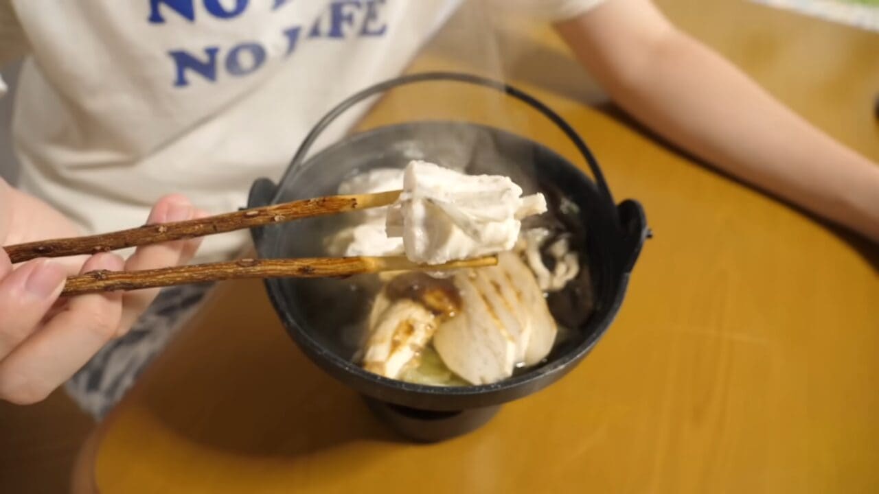 |「かわいすぎて笑った」まな板に並べられた『謎のボール魚』を解体。パンパンに詰まった体から出てきた中身が…。