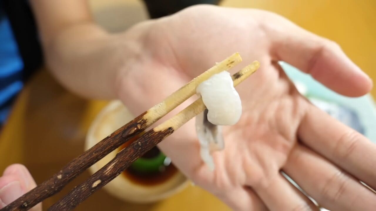 ｜「うわぁー！」全身『水』のフグを割ってみた。出てきた中身に撮影者も驚愕。「こんなの食べてるんだ」「クサい」