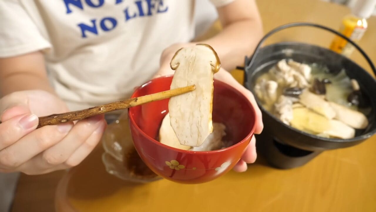 ｜「かわいすぎて笑った」まな板に並べられた『謎のボール魚』を解体。パンパンに詰まった体から出てきた中身が…。