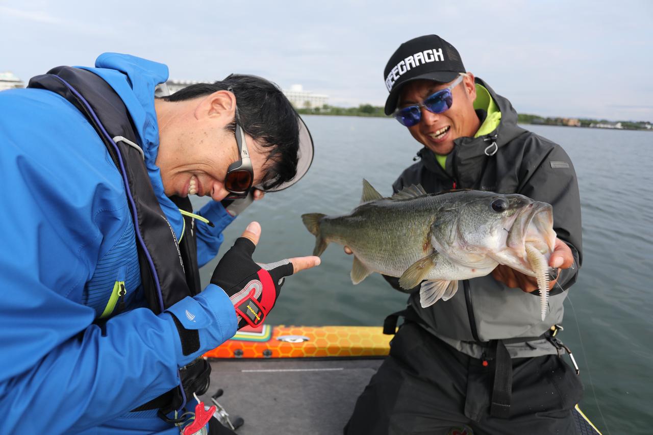 初めてのバス釣りガイド バスボートで快適フィッシング 広瀬達樹 伊藤優歩 琵琶湖 ルアマガ