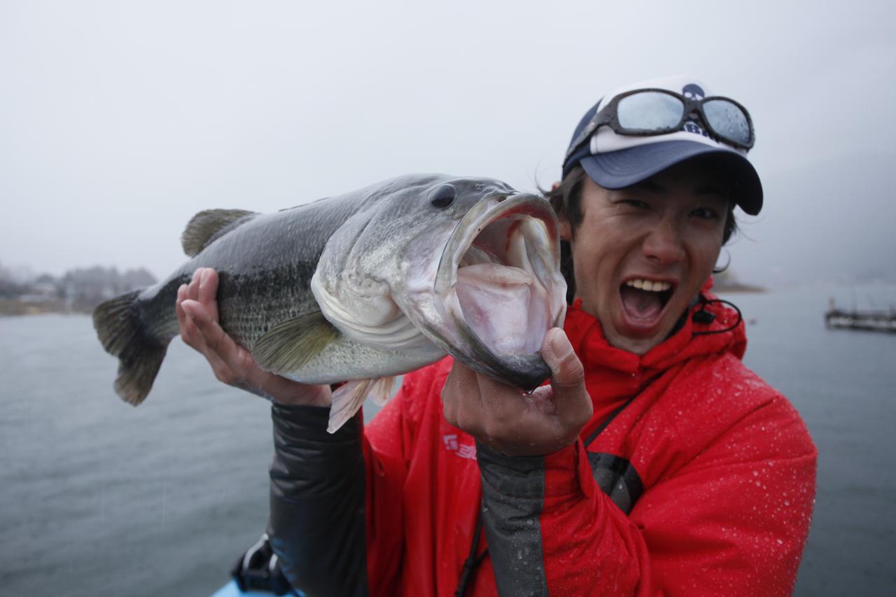 冬でも釣りたいすべてのアングラーに贈るオススメ防寒アイテム 過酷な釣りロケ経験で築いた防寒コーディネート ルアマガ