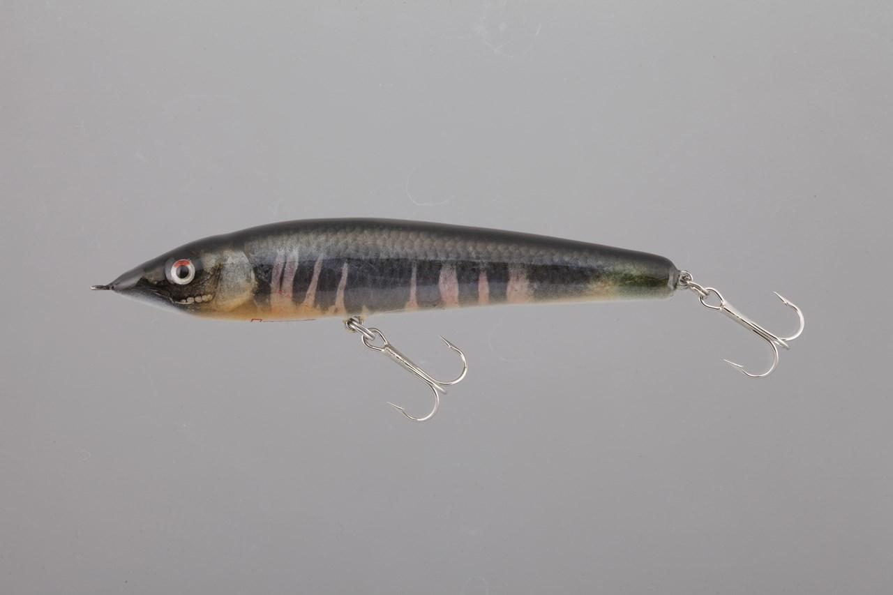 激レア　魚皮貼り　サルモスライダー　ブルーギル皮貼り　超リアル 値段の価値はある…！】これがルアー!? 本物の魚の皮を貼った