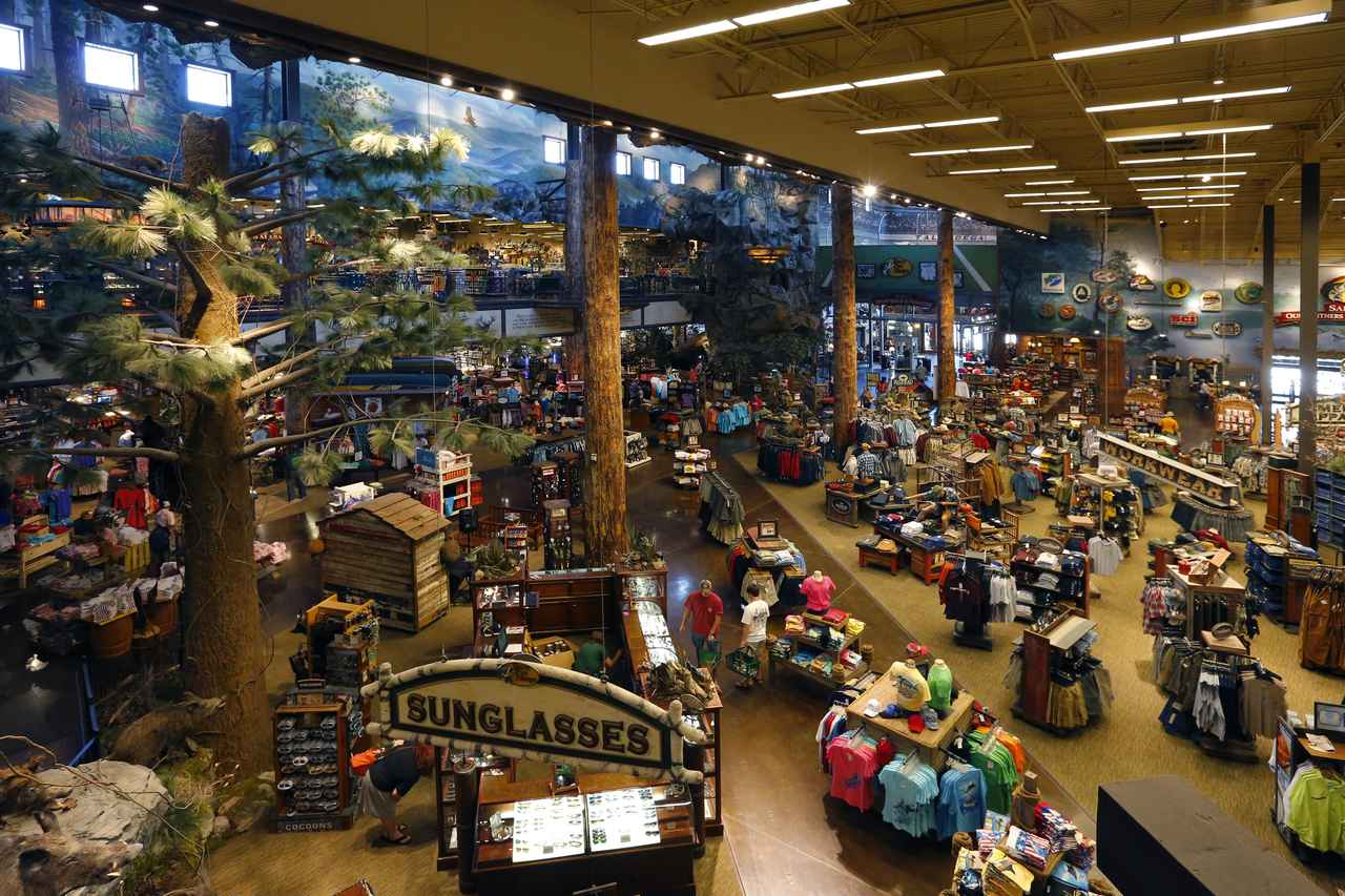 全米最大級のアウトドア用品チェーン バスプロショップス はタダの大型釣具店じゃなかった まるでテーマパーク ルアマガ
