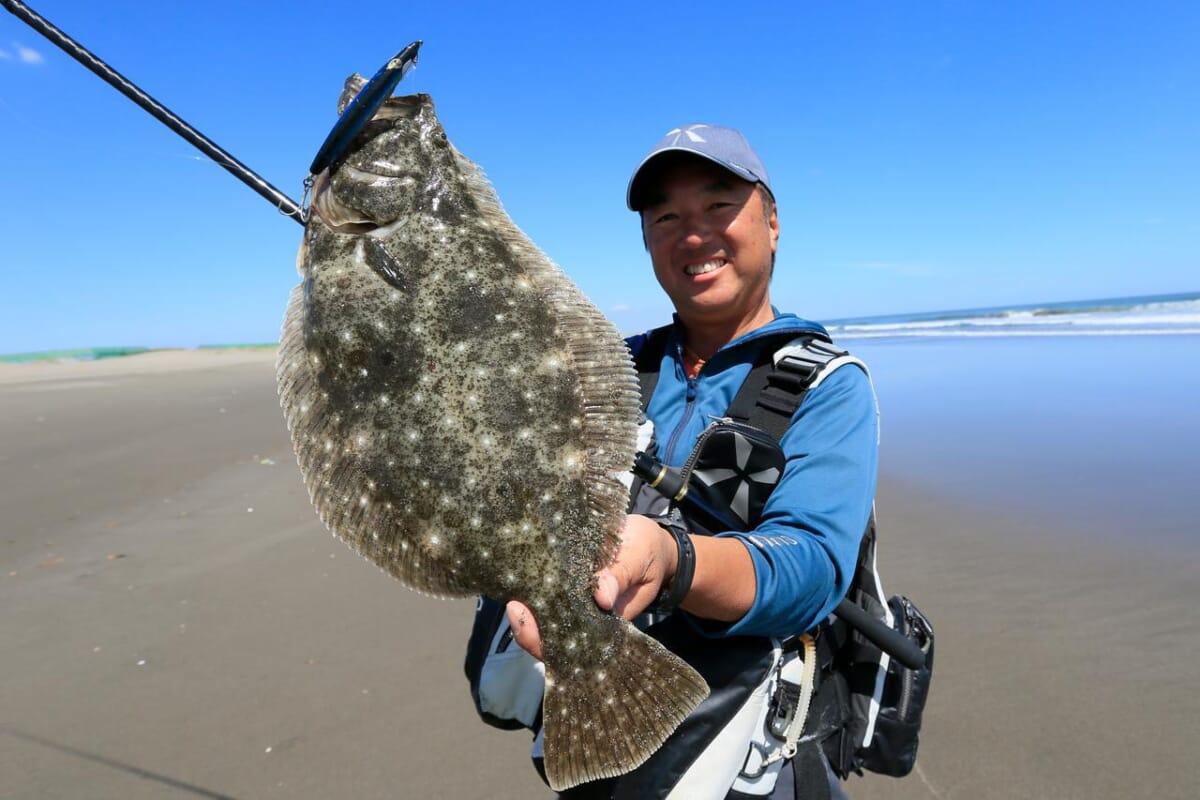 サーフで狙うポイント発見法 ヒラメ釣りのヒントは 砂 にアリ 砂浜のデコボコはキープ跡 ルアマガ