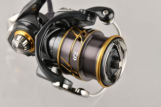 DAIWA2021新製品】『NEWカルディア』モノコックボディ化でさらなる軽さと剛性のバランスを実現！【ルアマガ+のフィッシングショー】│ルアマガプラス