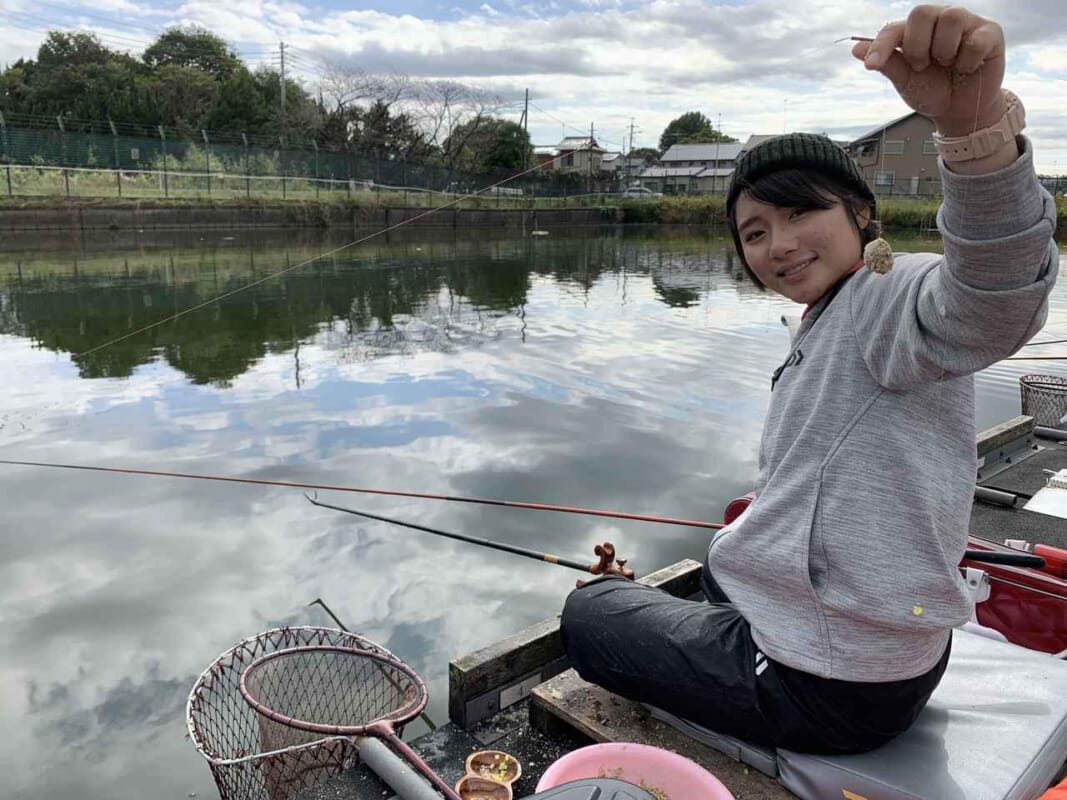 女子高生とへらぶな釣り対決 大会の勝敗をかけてのプライドバトル 奇跡の結果が 千葉百々絵 ちばももか ルアマガ