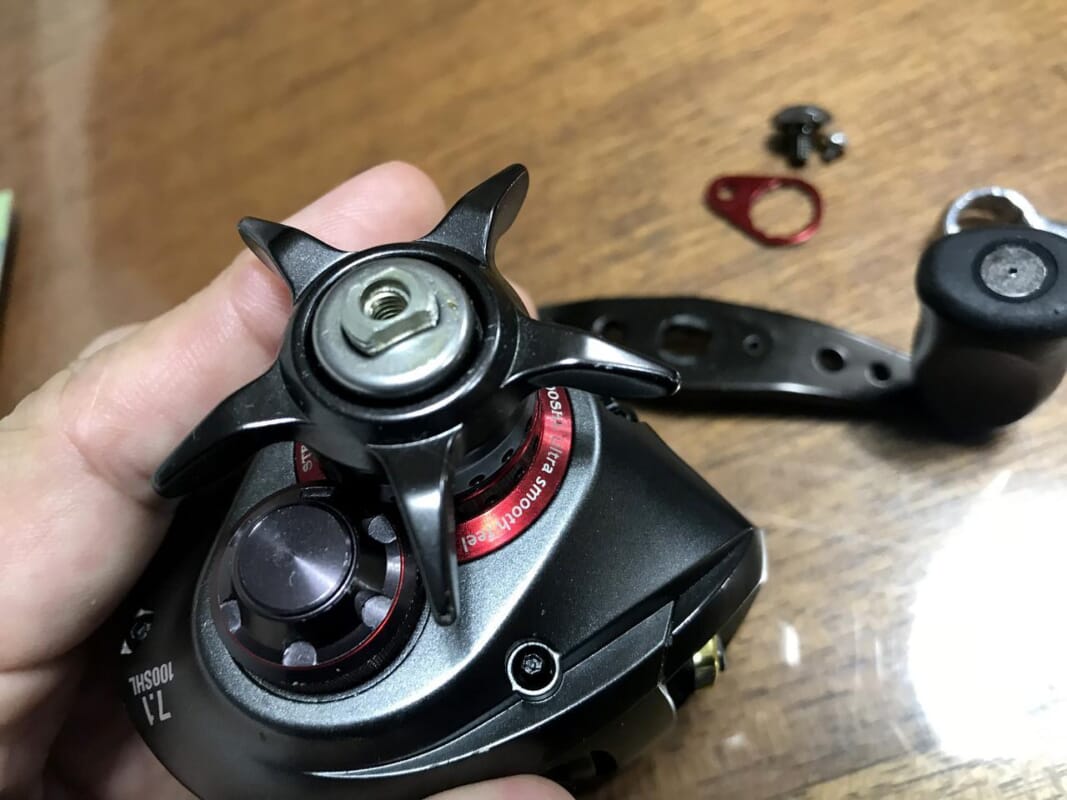 リールのハンドルを替える物好きなんて居るんかいな と思っていたよ マシモpブログ ルアマガ