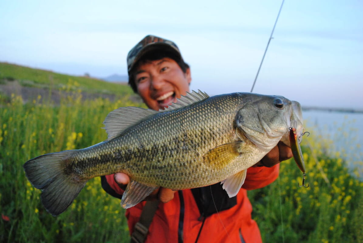 琵琶湖人気ガイド たまらんばい 永野総一朗の遠賀川修行に1日密着 原点となる 福岡県遠賀川のバスを攻略する 後編 ルアマガ