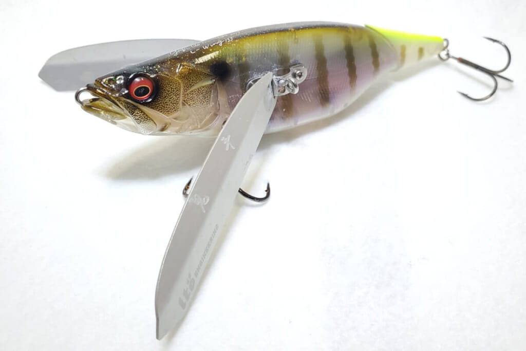 羽までリアルな小魚にペイント！ ナチュラルにこだわった新