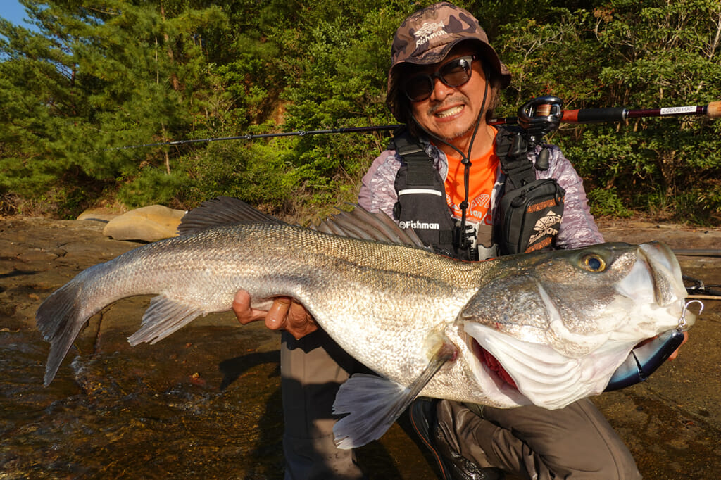 10kgクラスの大型魚をも根から余裕で引き剥がす！ 究極のパワー