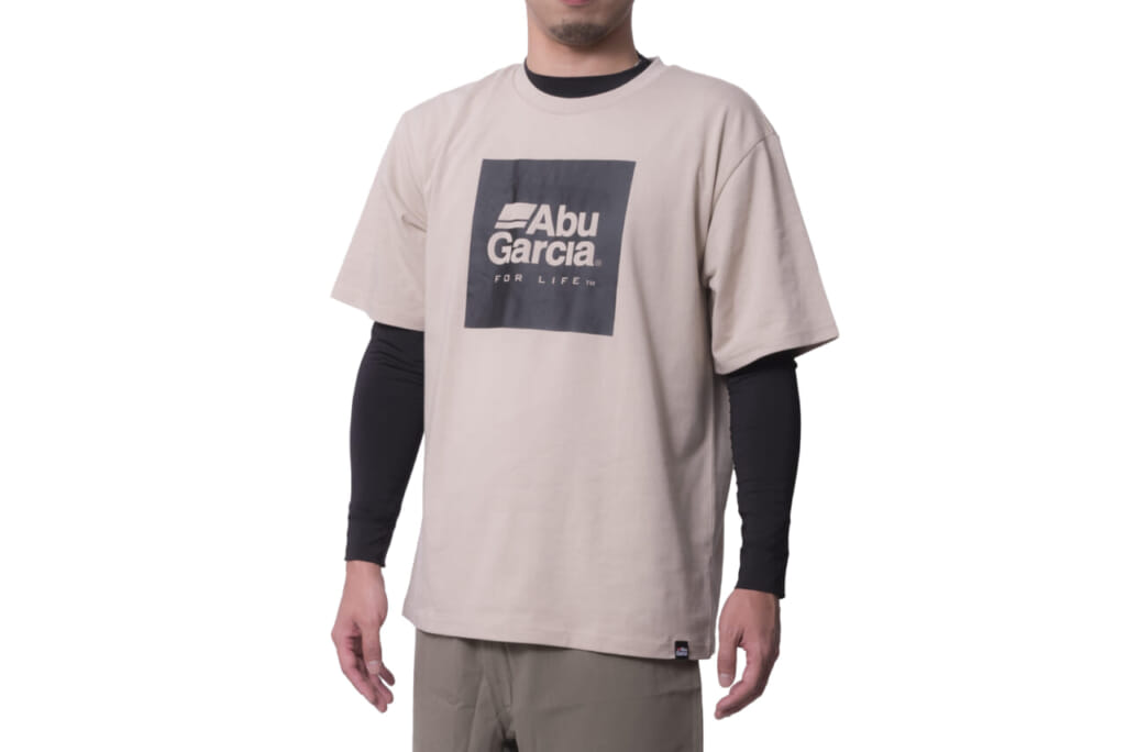 防虫効果」と「着心地の良さ」を兼ね備えたおしゃれなTシャツ『アブ バグオフ ボックスロゴT』が発売中！│ルアマガプラス